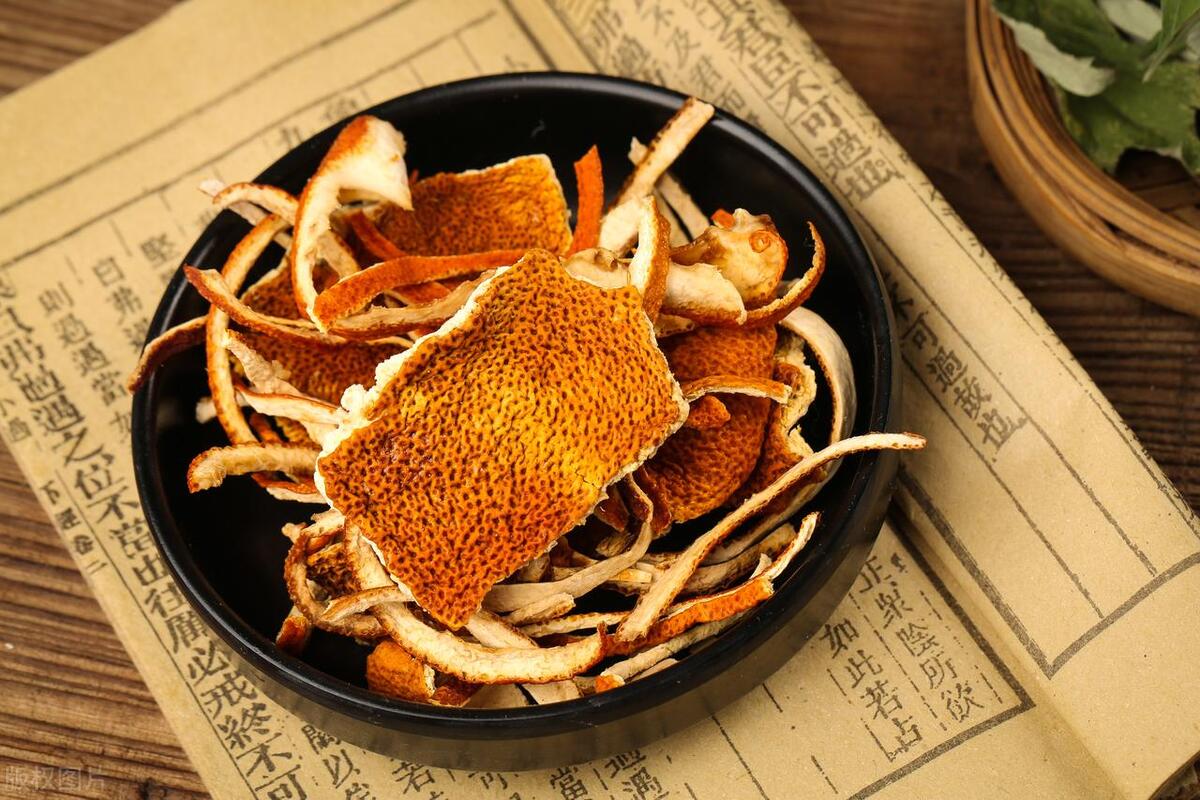 表妹疑惑的问我:中医也能治痘痘吗?