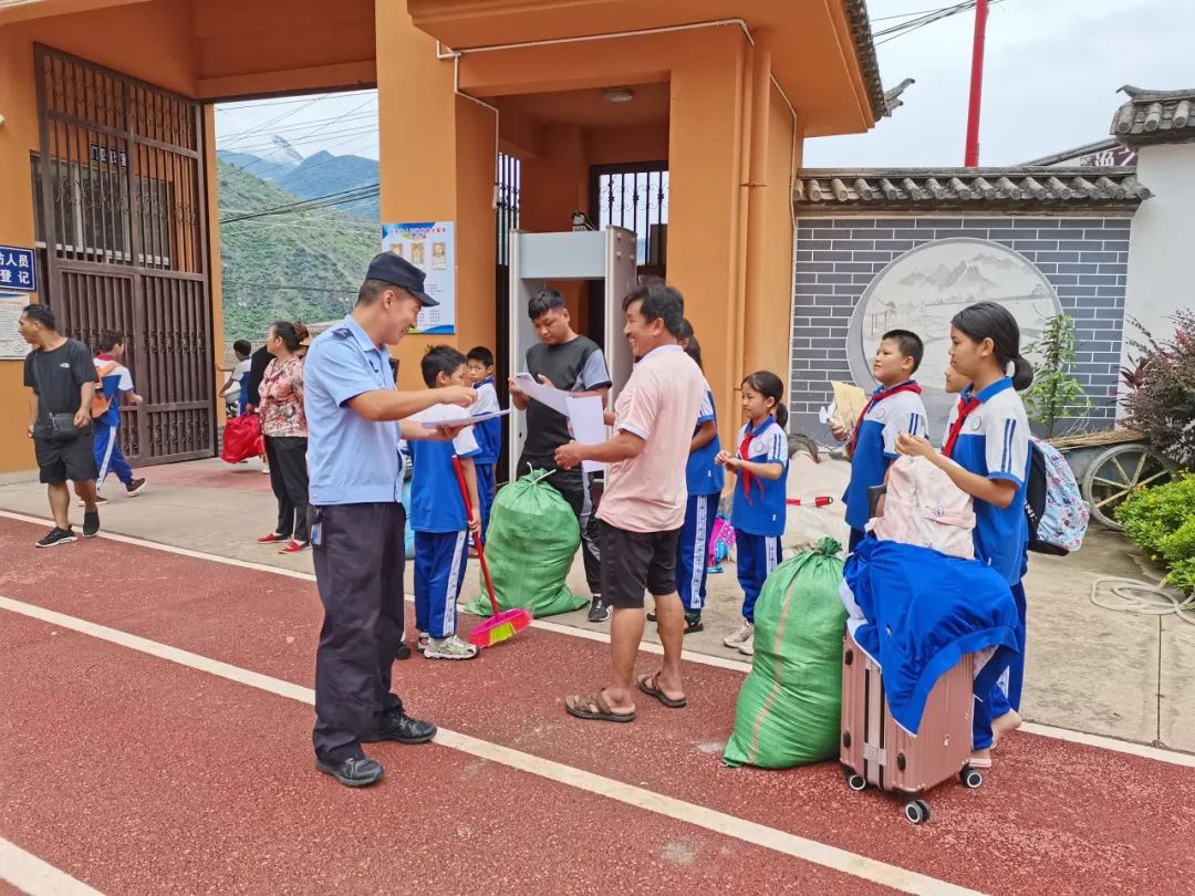 【普法强基与法同行】上江边境派出所|交上“暑期安全作业”