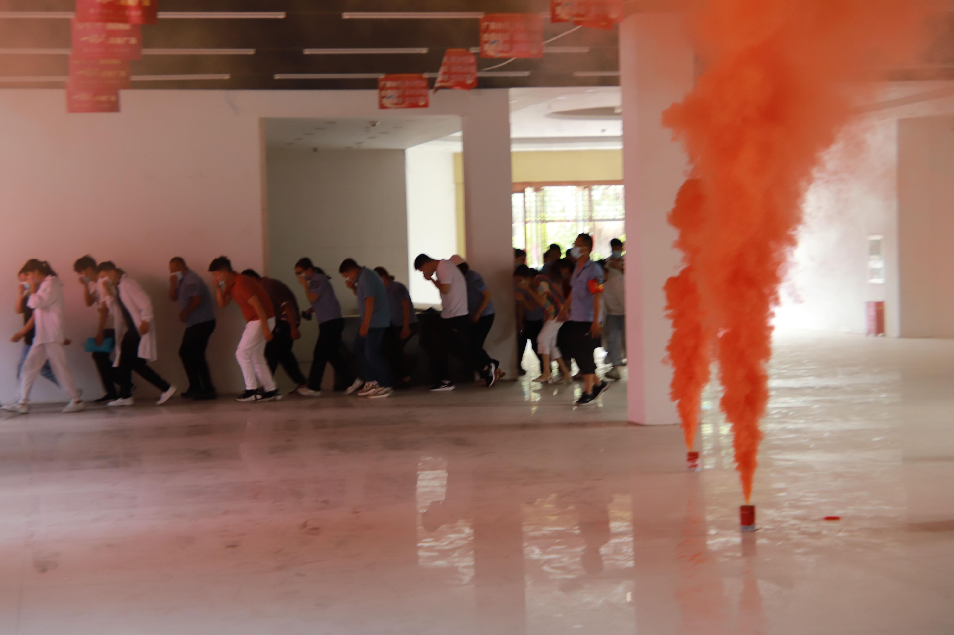 我学会了使用微波炉,我学会了使用电水壶