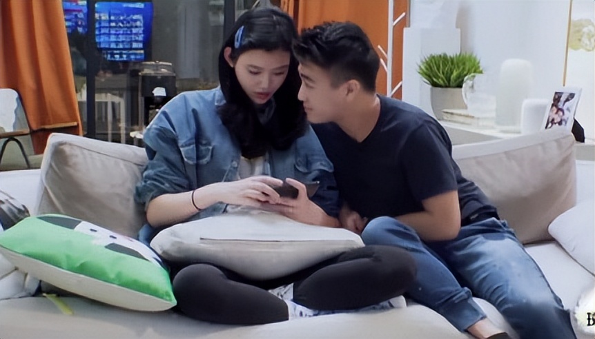 何猷君豪门之争,任正非的女儿姚安娜和何猷君