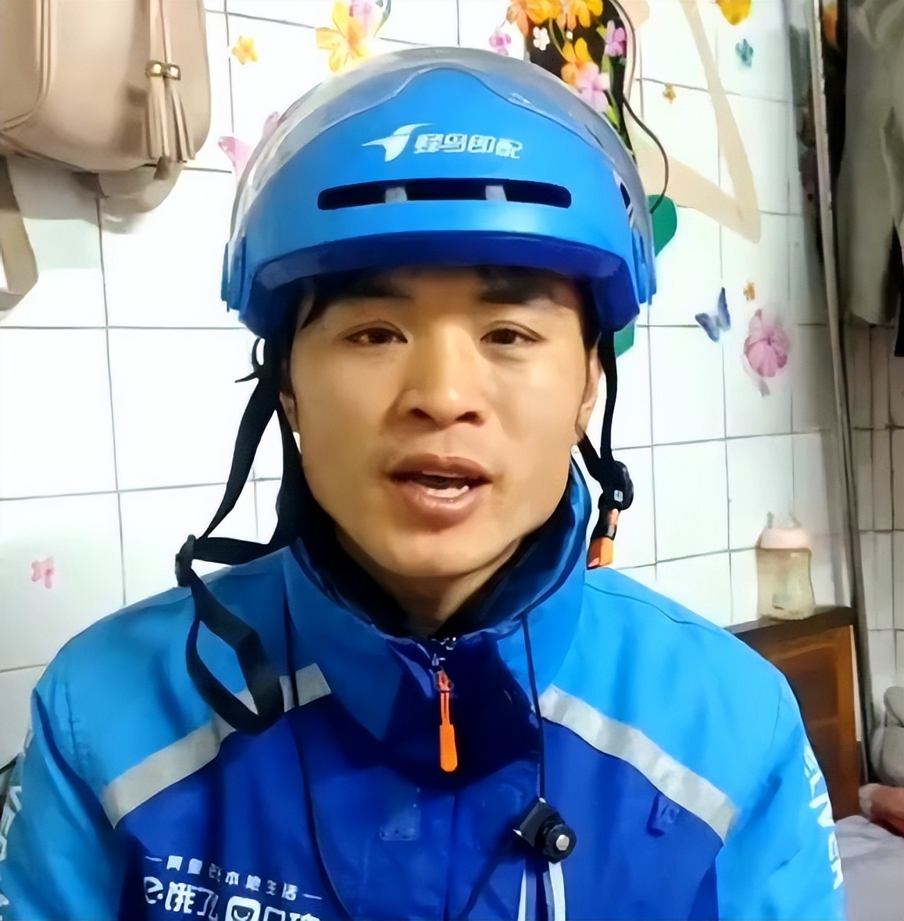 带女儿菲儿送外卖央视,安徽穷小子带女儿一起送外卖