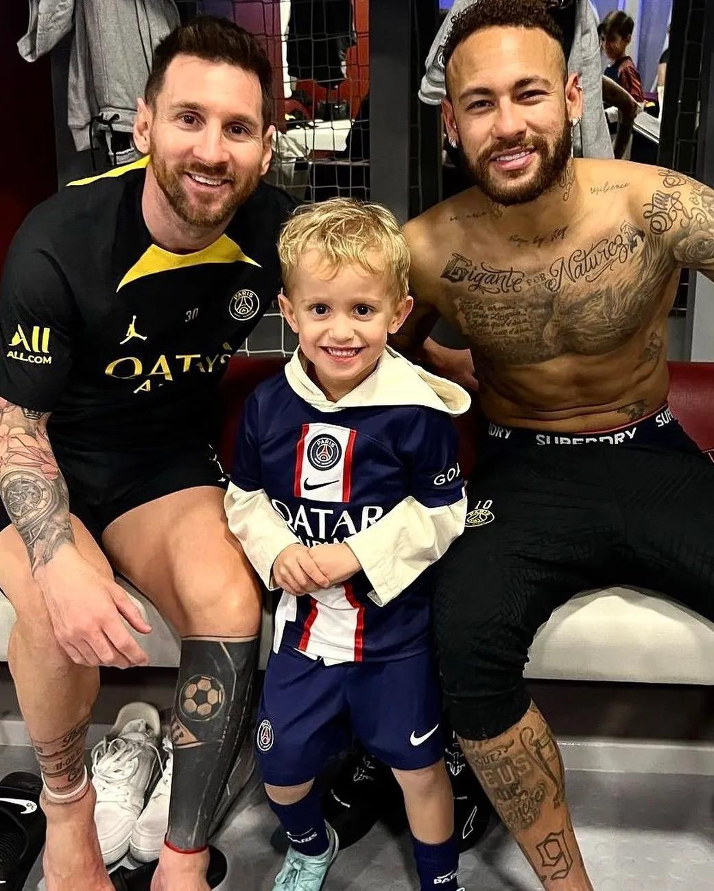 为什么说足球篮球是社会的缩影,有没有足球篮球都是职业的