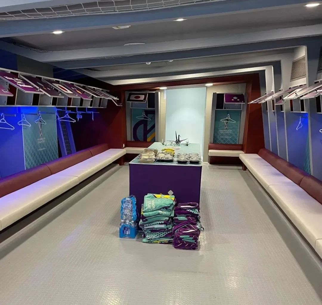 日本队又双叒叕赢了,日本赢球后日本人的反应