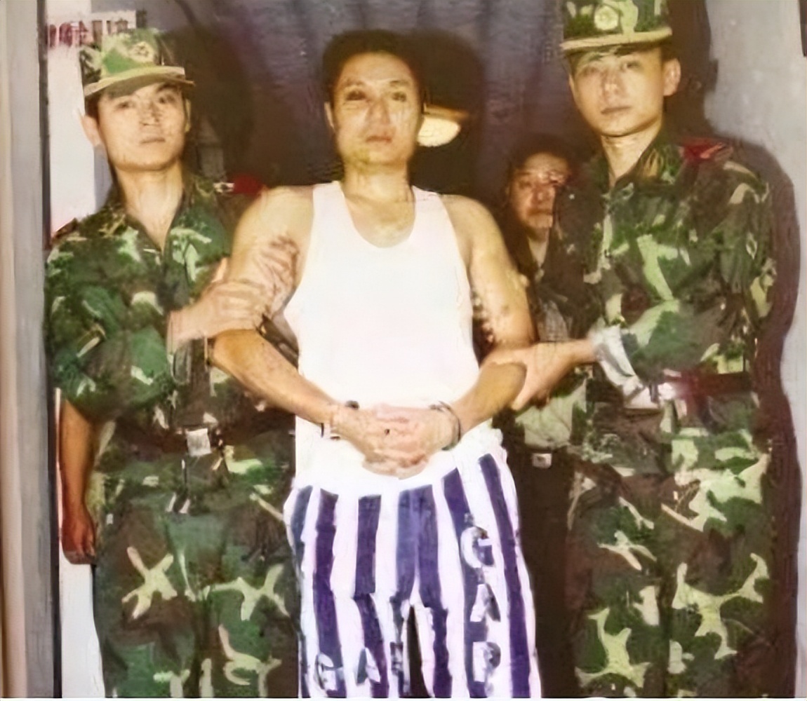 新中国第一悍匪张君，八个*妇情**帮助他犯案，他到底有何魅力？