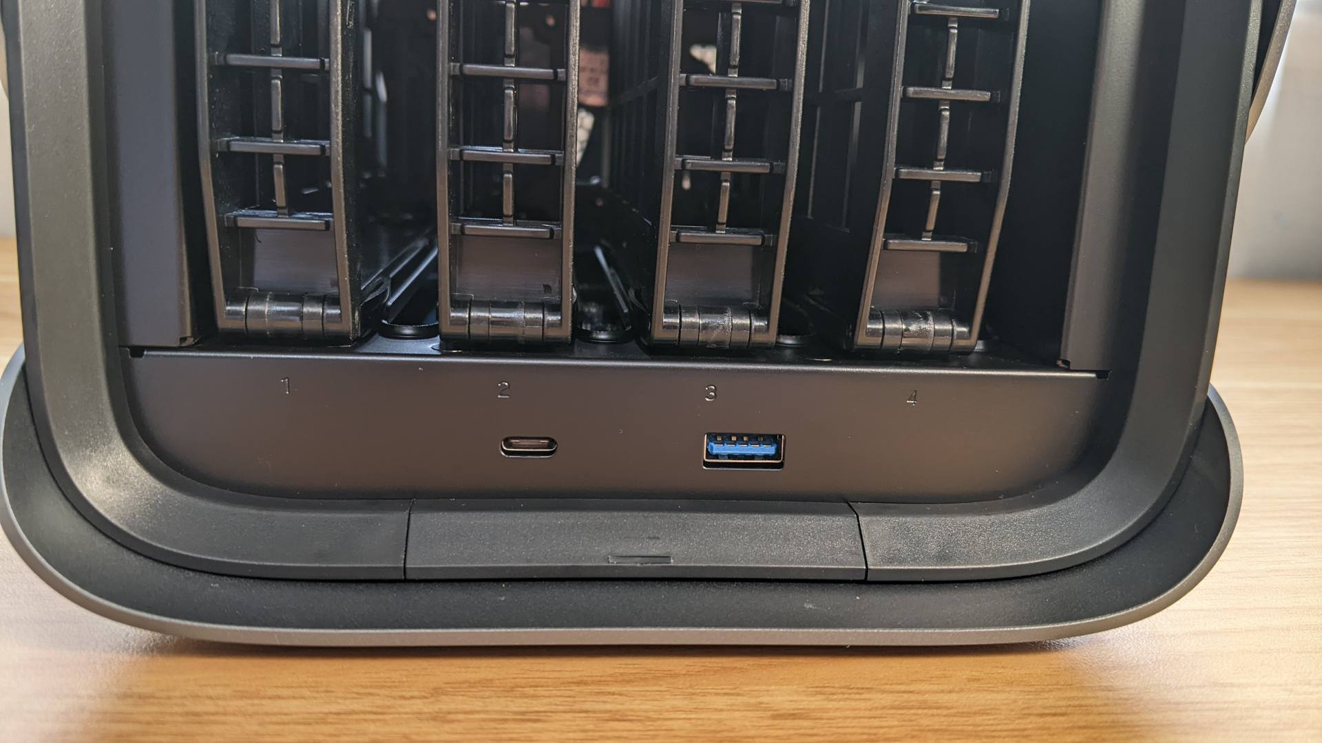 极空间z4对比绿联4600nas,极空间z4对比绿联nas