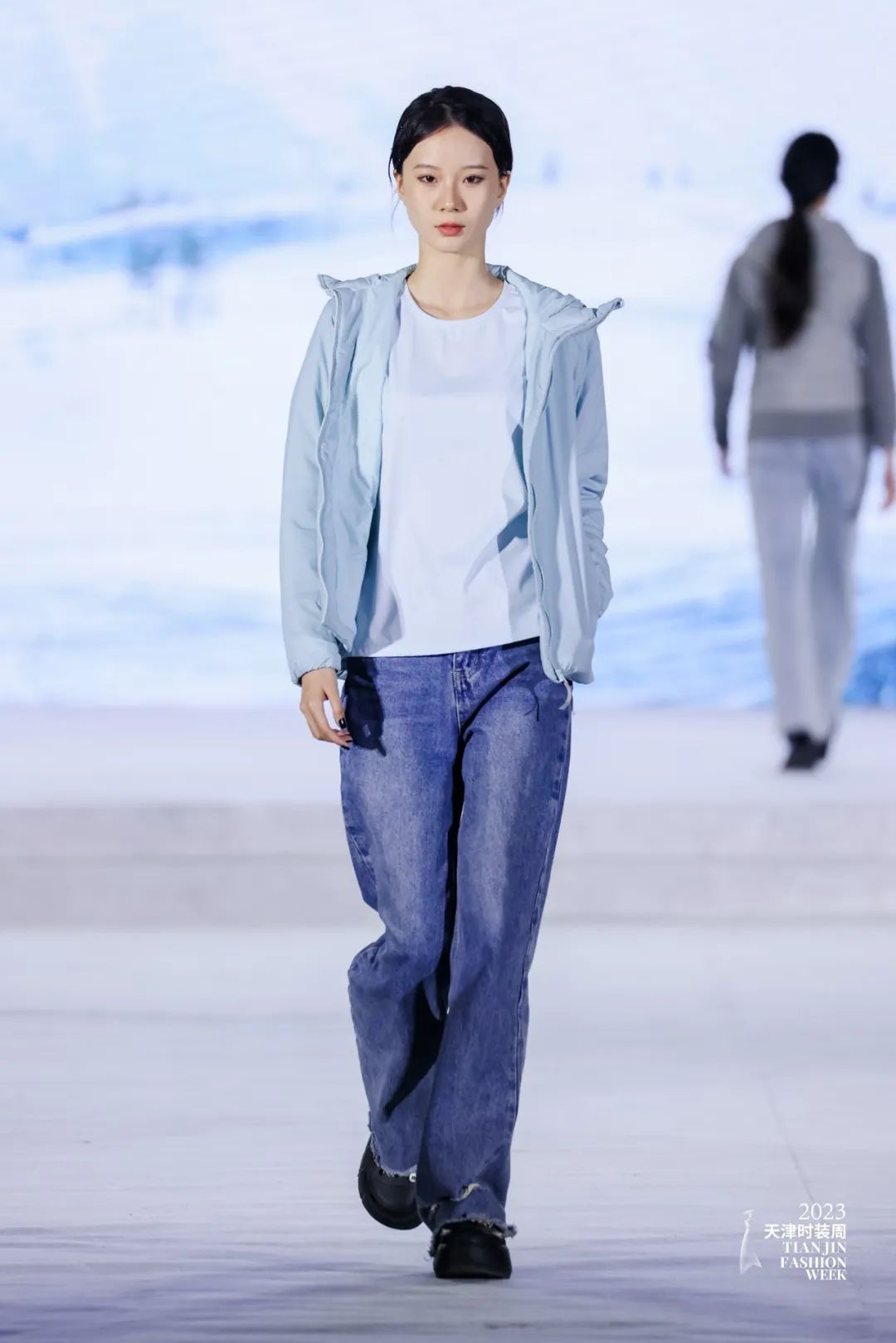 皮尔卡丹把时尚带入中国,皮尔卡丹中国服装展