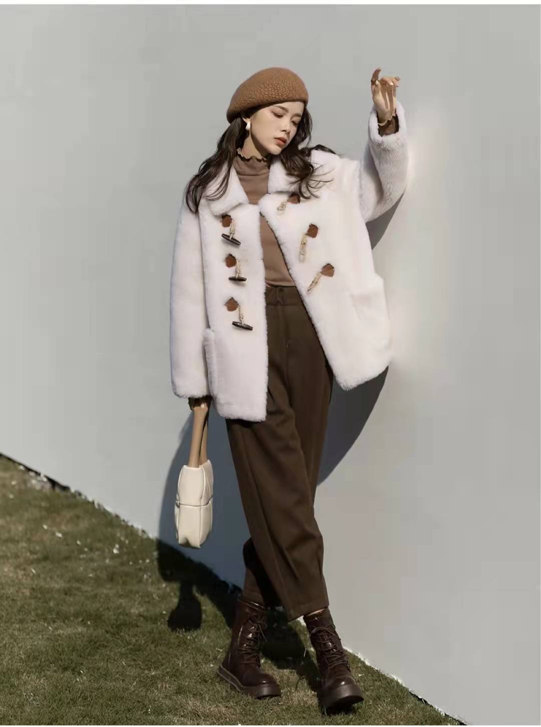 短款皮草马甲怎么搭配下装,短款皮草怎么搭配下装才好看