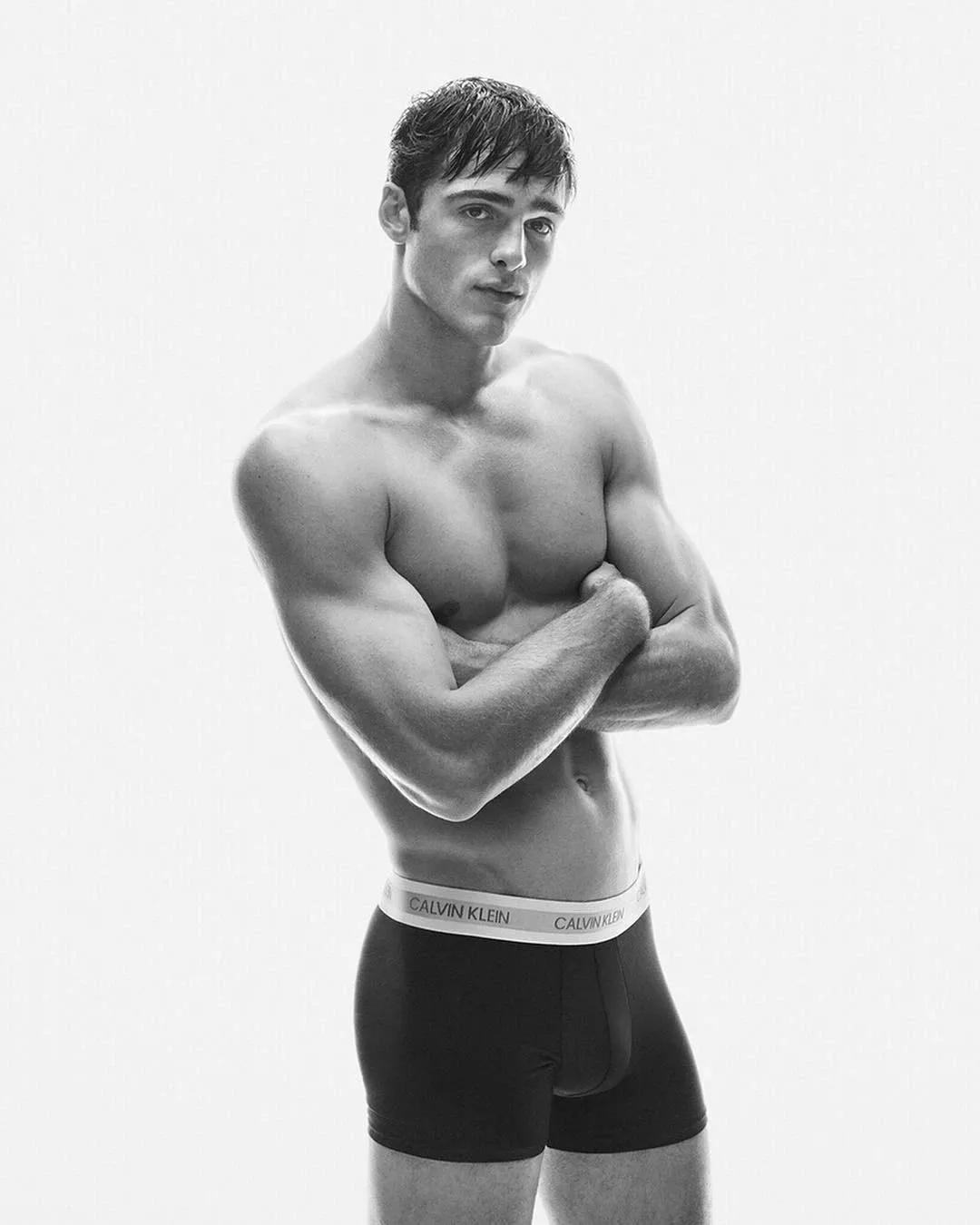 世界上最帅最强壮的肌肉男人,2021全球最帅男面孔第一名