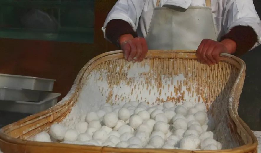 想回乡开小卖部“躺平”？我家四十年经验告诉你没那么容易