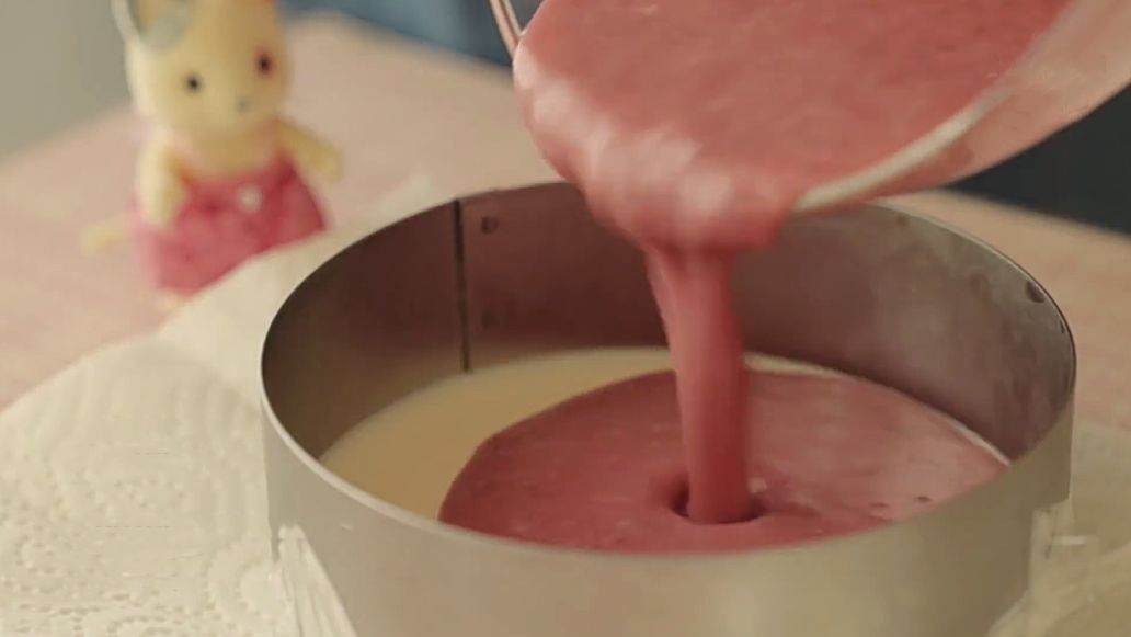 无需烤箱的入门级蛋糕,特别简单的爆浆蛋糕不用烤箱