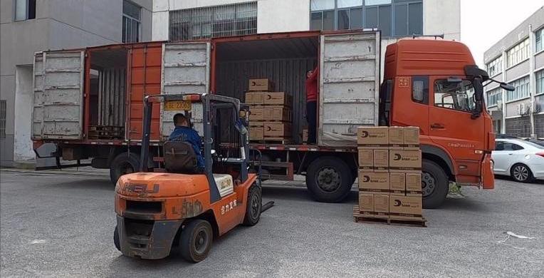 90后卡车夫妻记录卡车生活,1700万卡车夫妻的真实生活