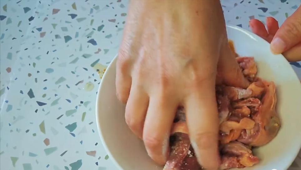 男人的神兵利器,韭菜生蚝枸杞真的对男性有帮助