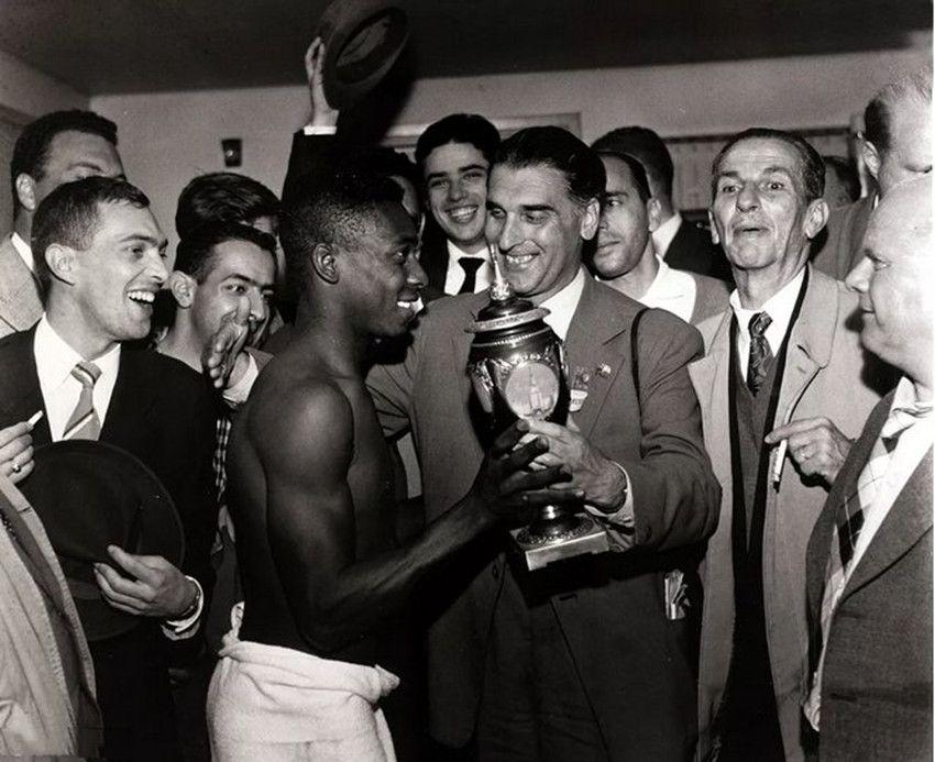 贝利和谁有矛盾,贝利和马拉多纳关系和好