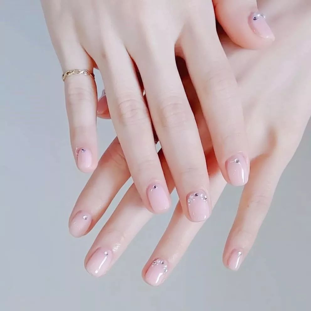 简单又纯又欲的美甲图文,不俗气简单又好看的美甲