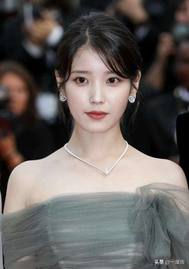 脸大披发怎么扎好看中短发,披发显老扎发显年轻适合什么发型