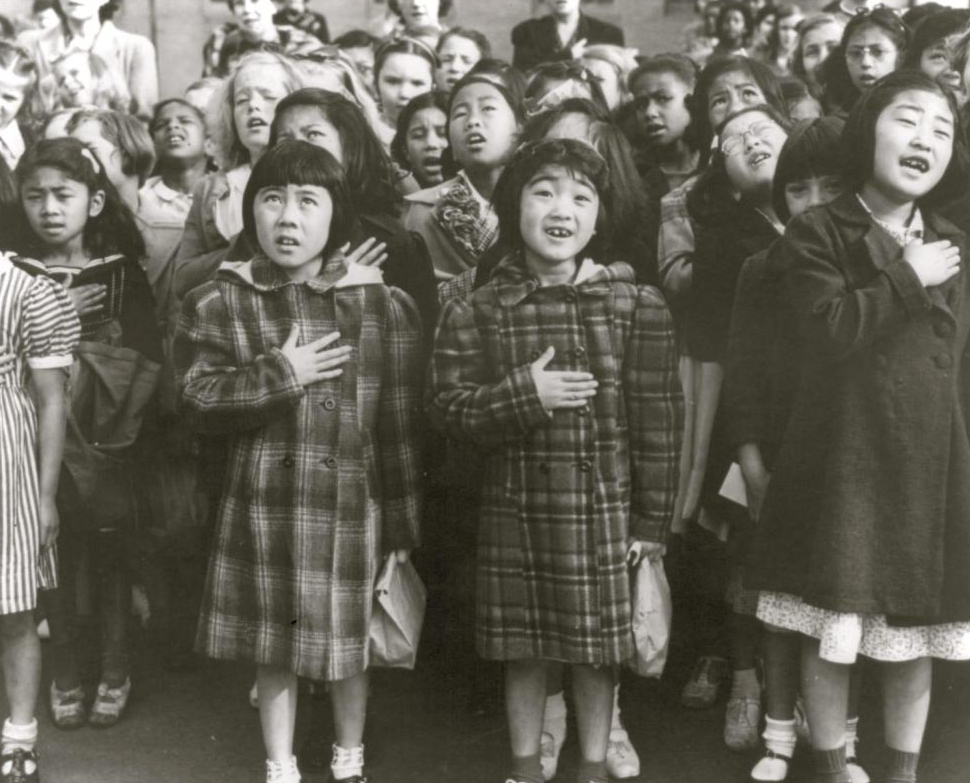 十九世纪六十年代，日本人向美国的移民分为哪几个时期？