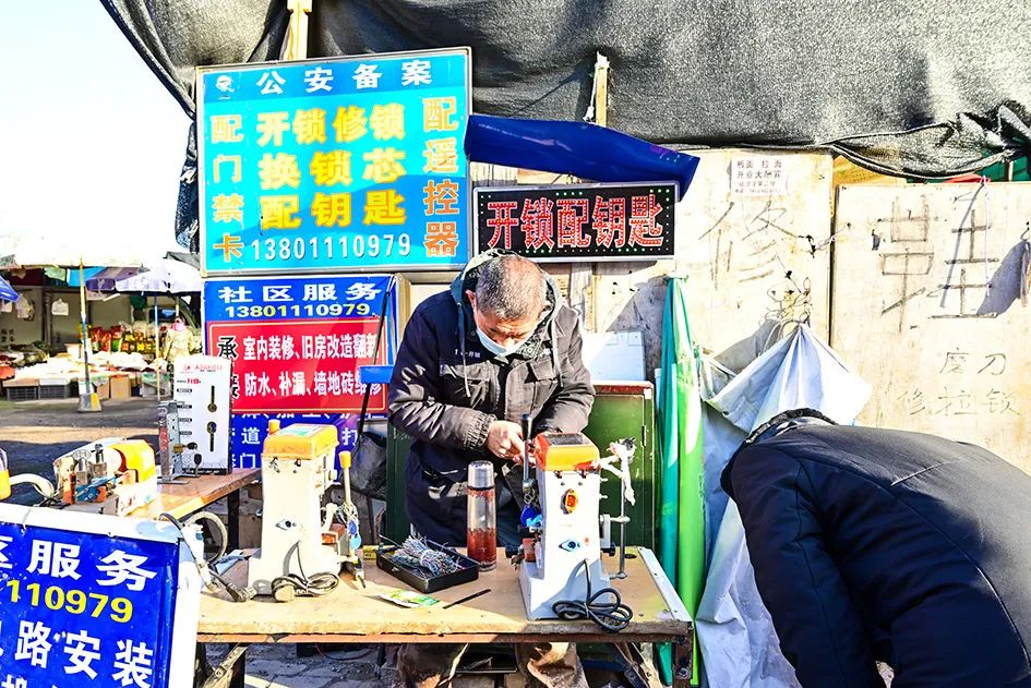 西山脚下的早市,闲逛最具人间烟火气的早市