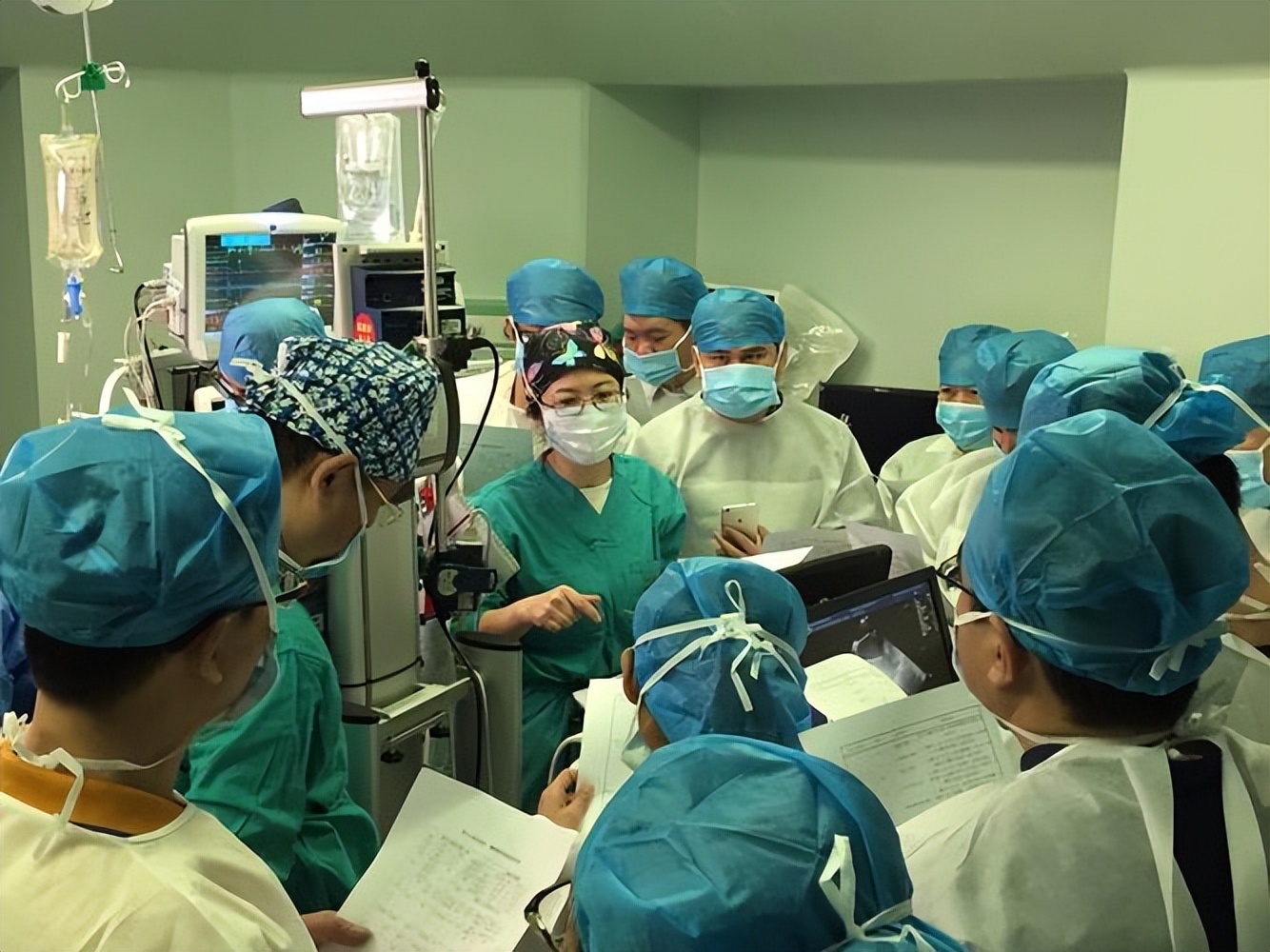 胸腔镜检查使用盐酸利多卡因疼吗,胸腔镜下手术并发症的处理原则