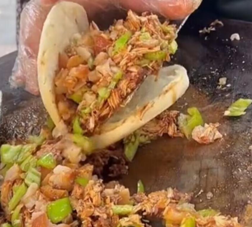 女子慕名到淄博吃烧烤弄丢3000元,女子淄博买肉夹馍