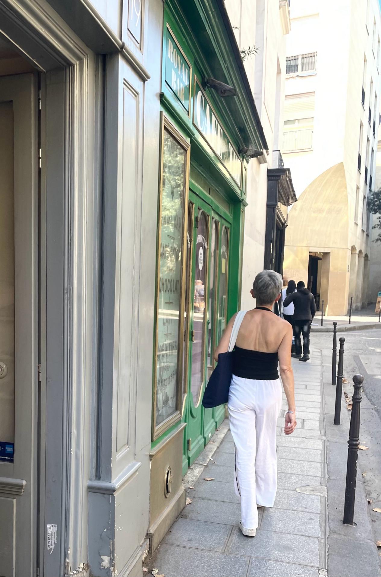 法国女人不追求奢侈品,法国女人不背名牌包包