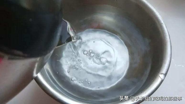 不管解冻什么肉必须做这一步,凉水解冻大肉需多长时间