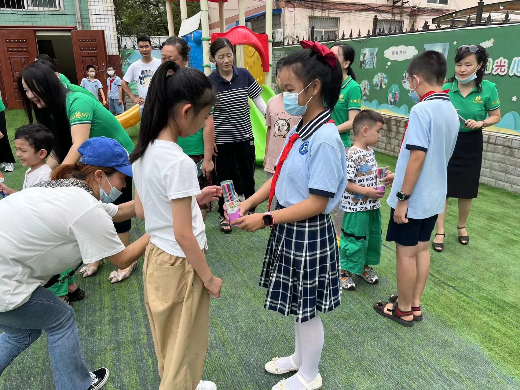 开展暑假公益活动，蚌埠第三实验学校孩子们走进阳光儿童康复中心