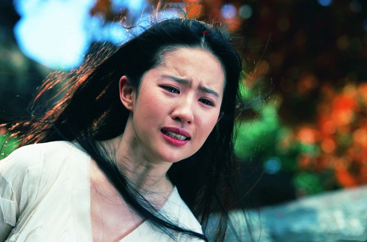 刘亦菲拍摄神雕侠侣现场照曝光 (刘亦菲拍神雕侠侣的时候有多大)