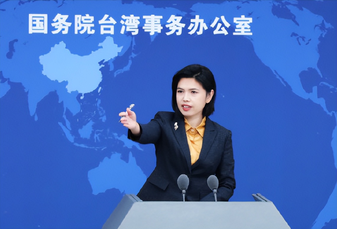 蔡英文刚到纽约,就被数百人堵在酒店,痛骂“大汉奸、*国卖**贼”