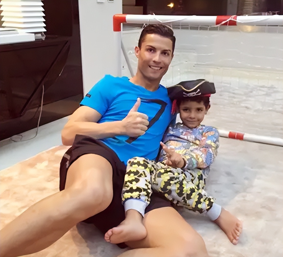 c罗12岁的视频,c罗12岁足球视频