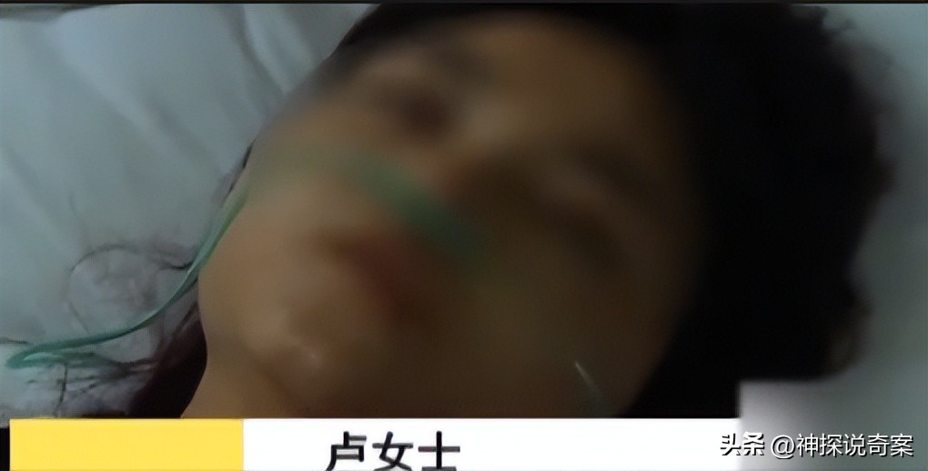 男人当众虐待女人，对着她的头部踢踹，网友却说女人活该