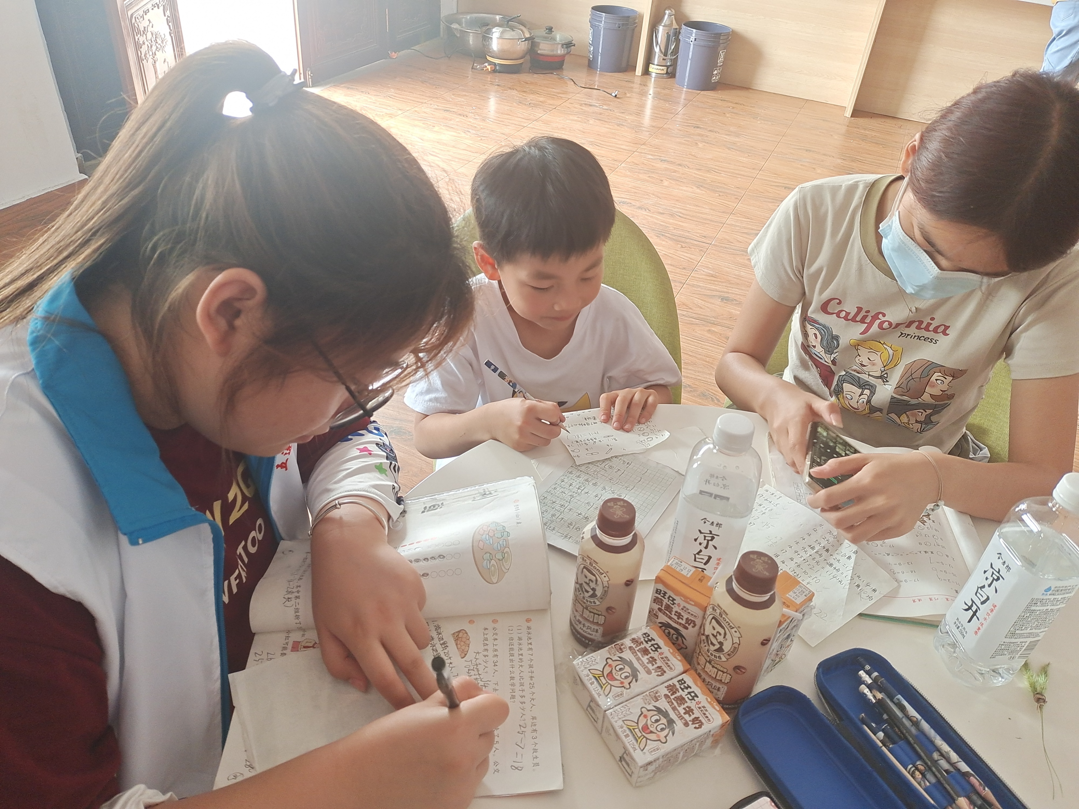 阳光伙伴“未”爱同行青少年生涯规划小组