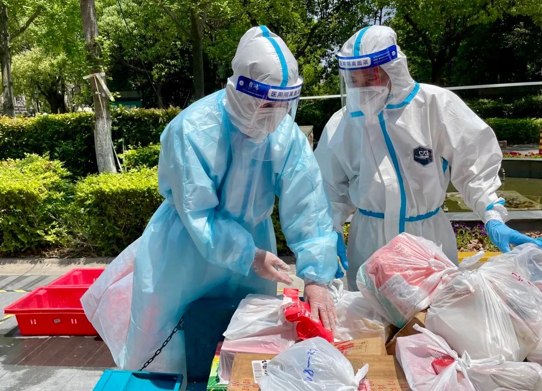 他曾是感动上海年度人物，被小区居民称为“搬运界的天花板”