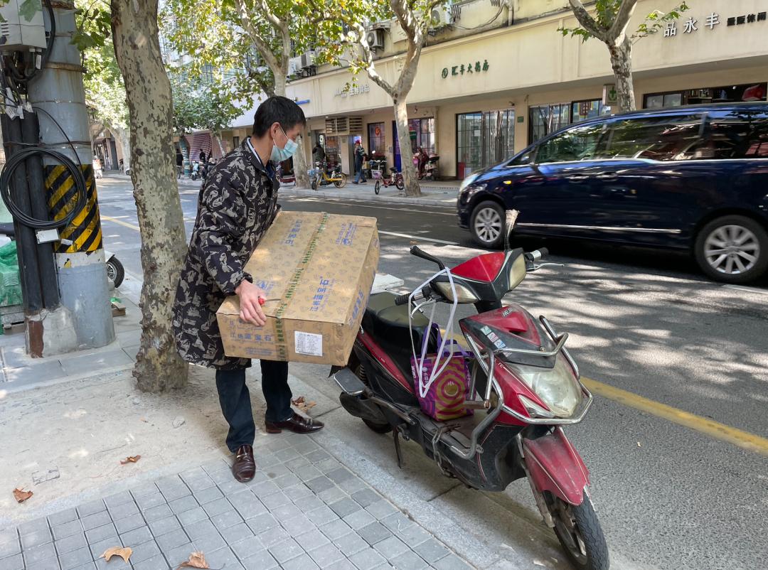 梧桐区的五金店，都是长久又顽强的存在