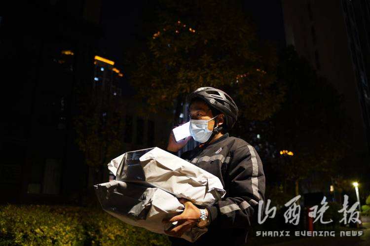 女子付款半小时后收到快递,女子双十一付尾款后半小时送货