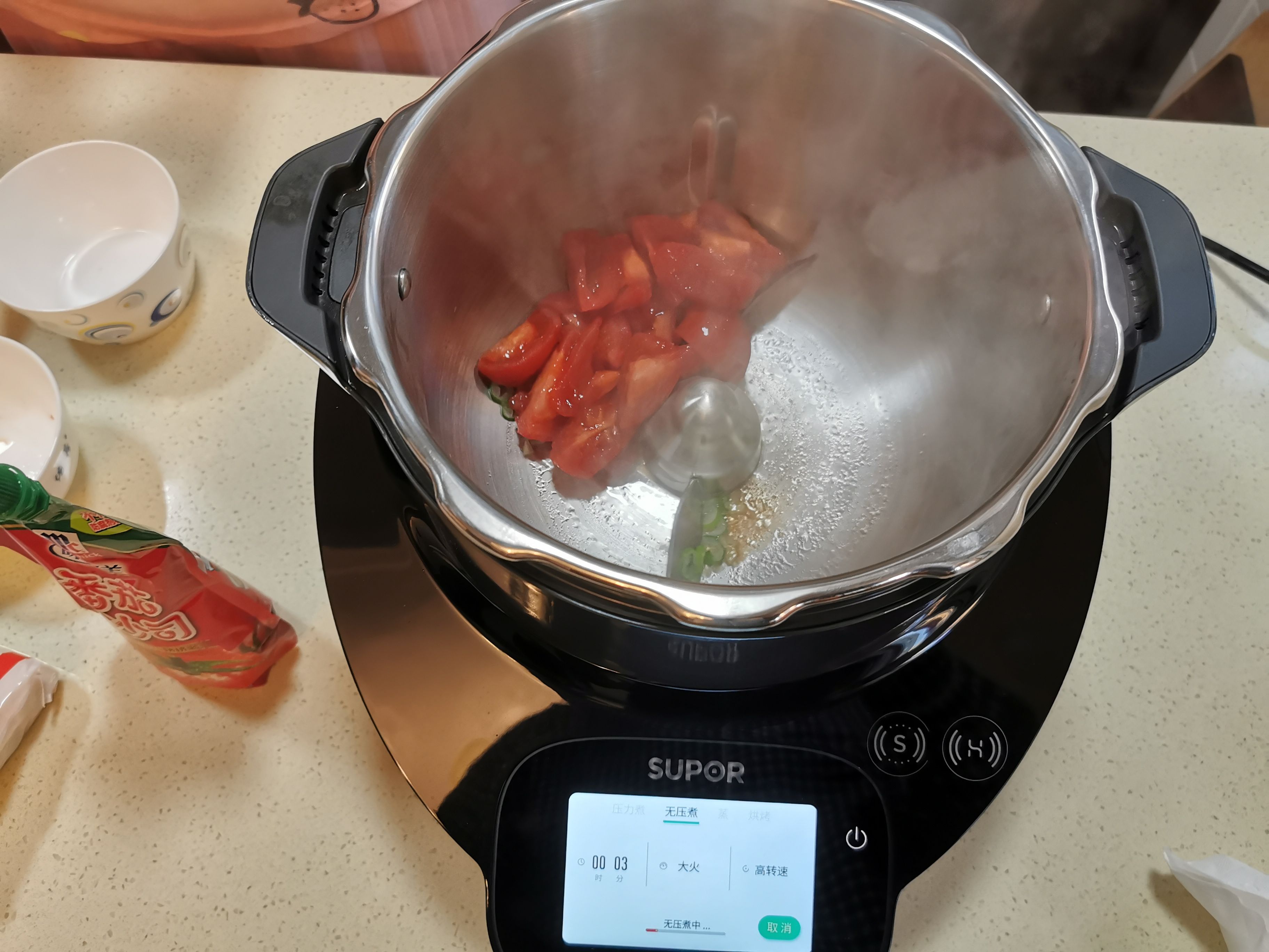 黑科技与顶级大厨交锋,厨房黑科技苏泊尔小c主厨料理机