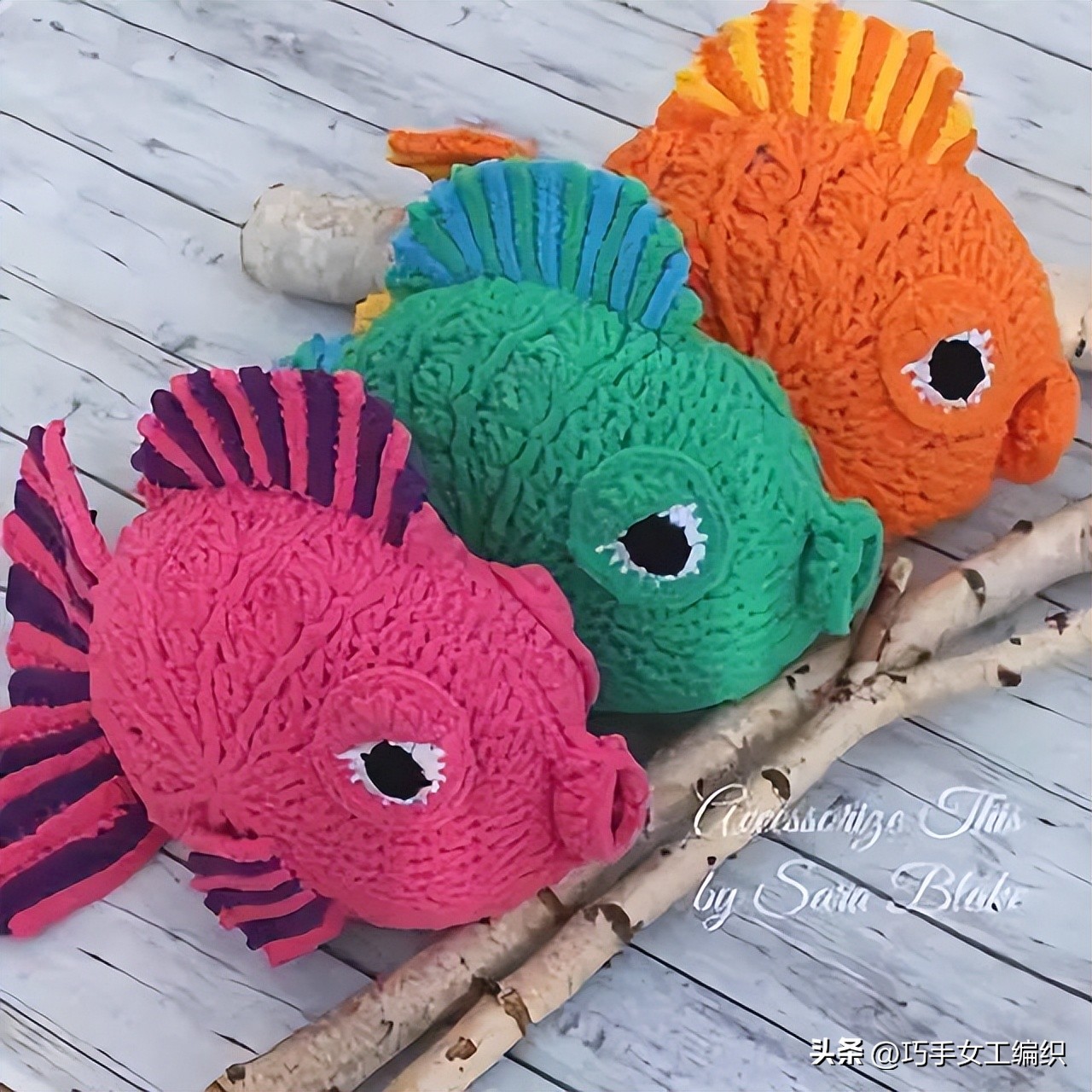 她只用零线就把鱼钩出了百变的花样，还超实用，真是太聪明了！