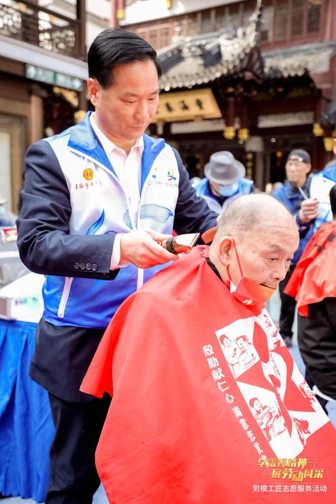 来自民营企业的他们，数十年如一日……