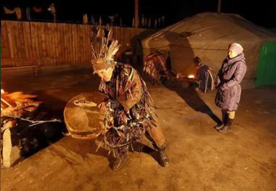 清朝时候为什么要剃光头留辫子呢,清朝人为什么剃头留辫子