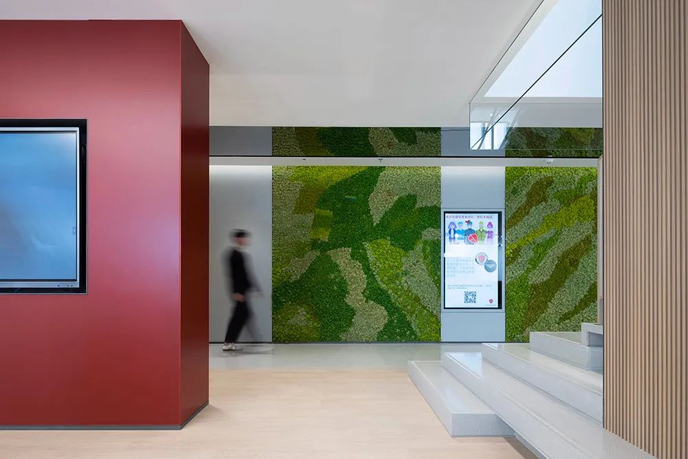 高端定制混合多元生物制药Moderna华沙办公室设计