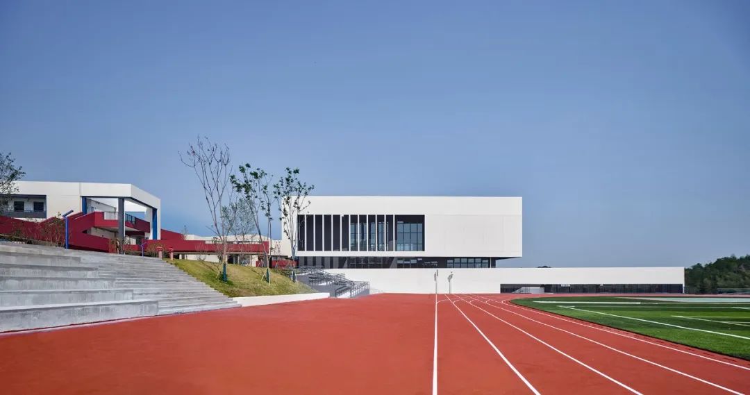 九年一贯制学校设计,阶梯式学校效果图