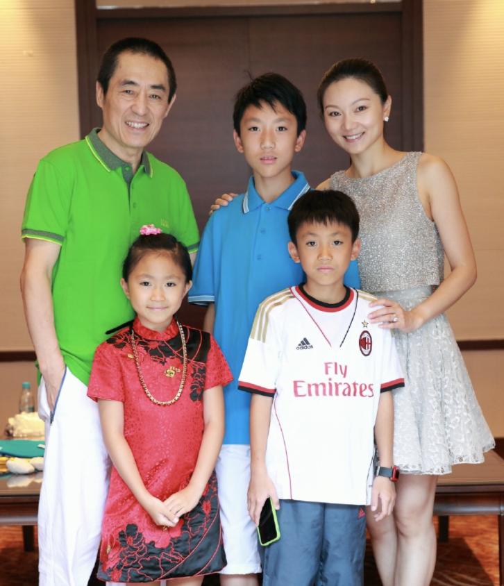 娱乐圈父女恋靠谱吗？张纪中护妻，张艺谋交罚款，钢琴家81岁当爸