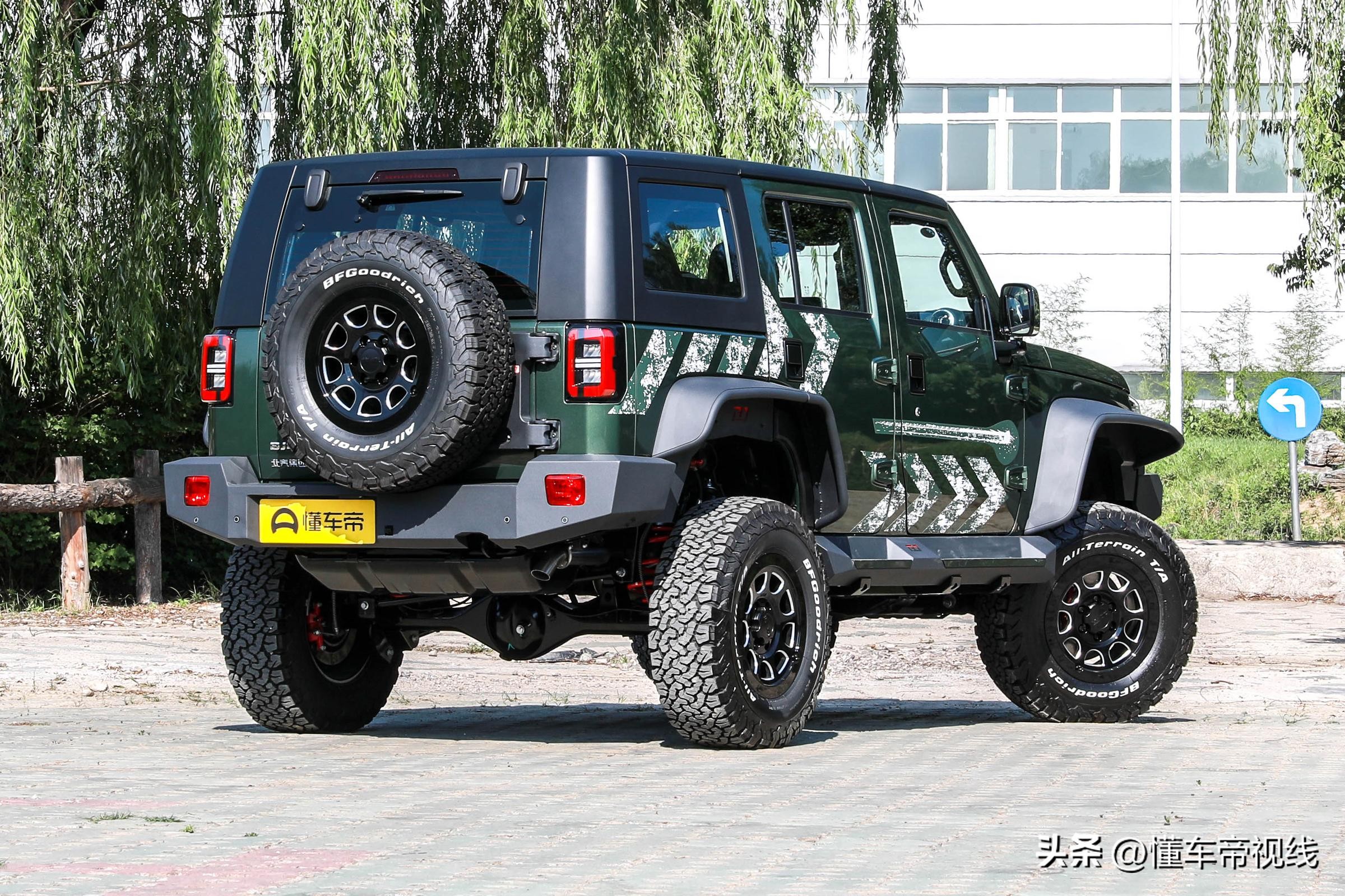 2021款北京bj40雨林穿越版2.3t,2024款北京新款bj40越野视频
