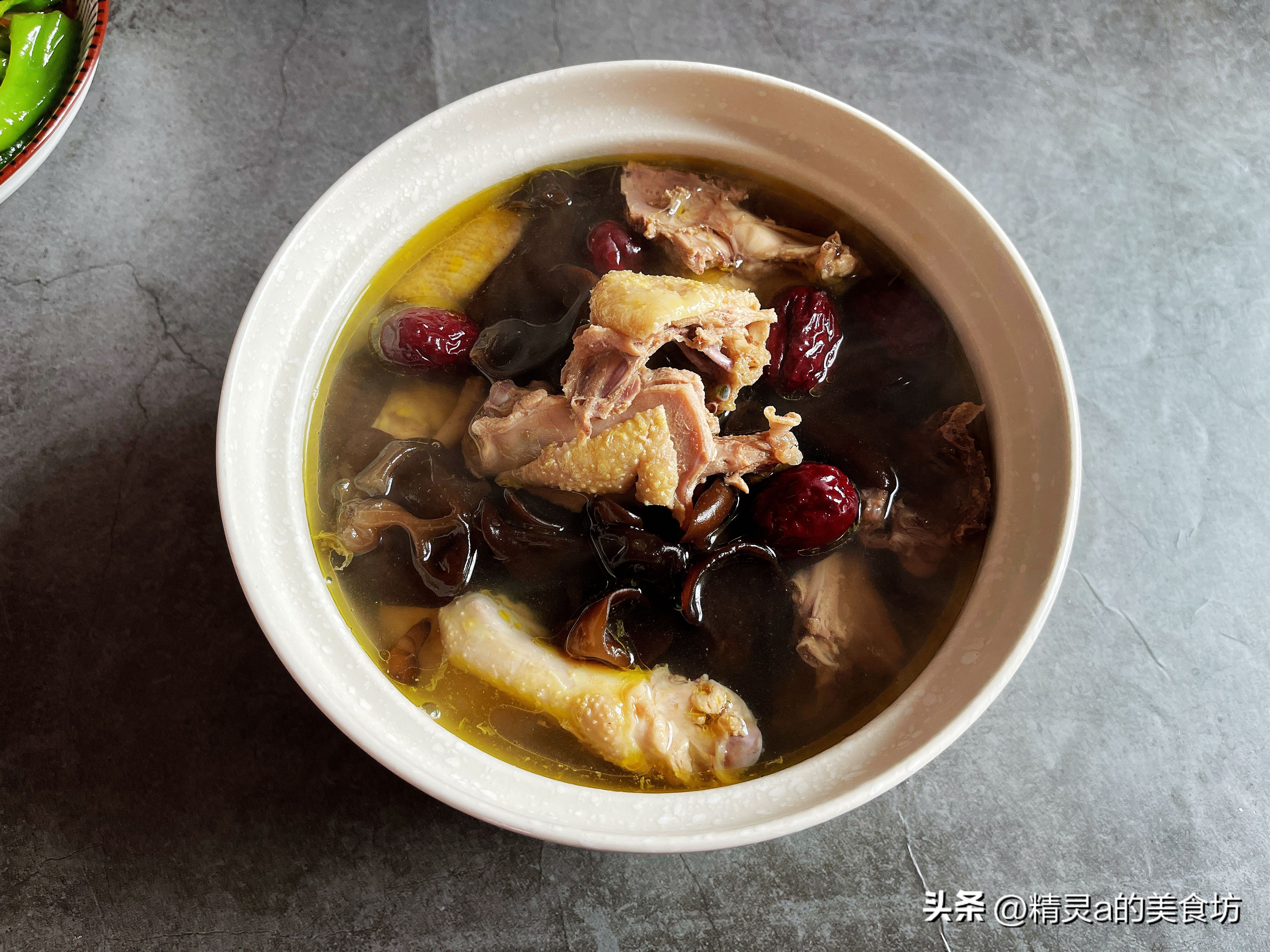 妈妈主厨的病号餐：营养土鸡汤配4道菜，网友：被宠爱的感觉真好