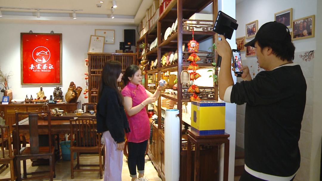 短视频平台乱象丛生！当探店主播丢了底线之后……|时代声音