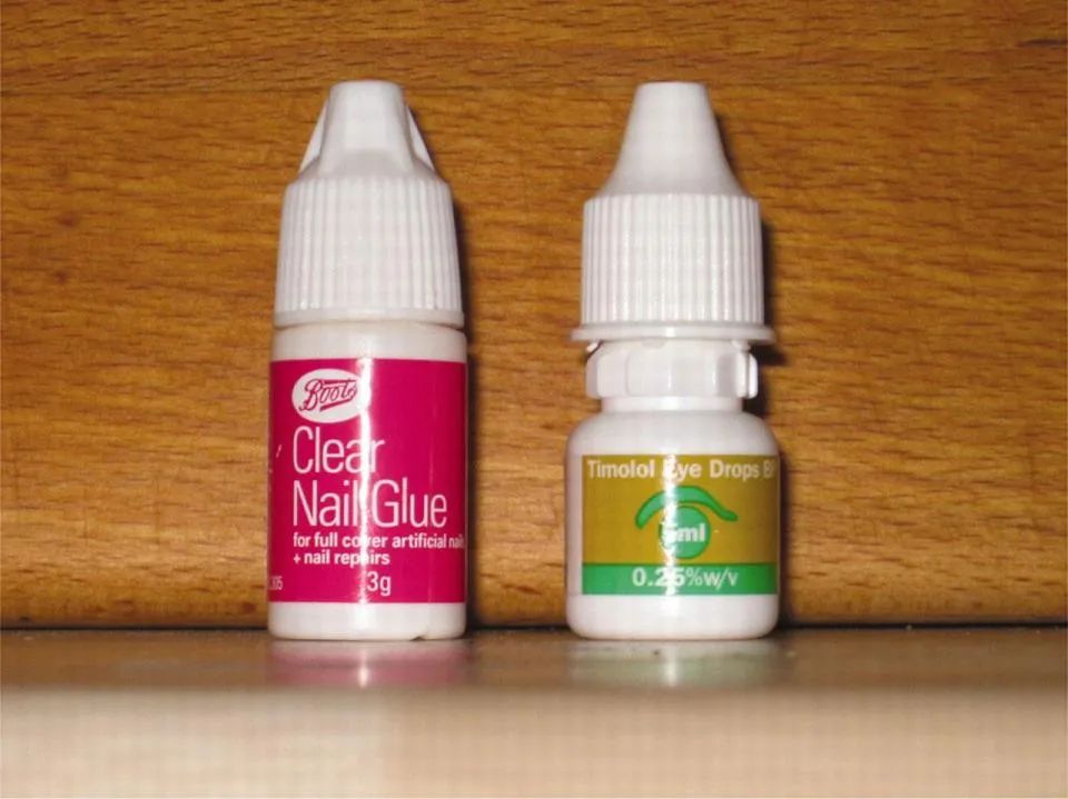 眼睛被热水溅到怎么处理,502不慎溅入眼睛要冲洗多久