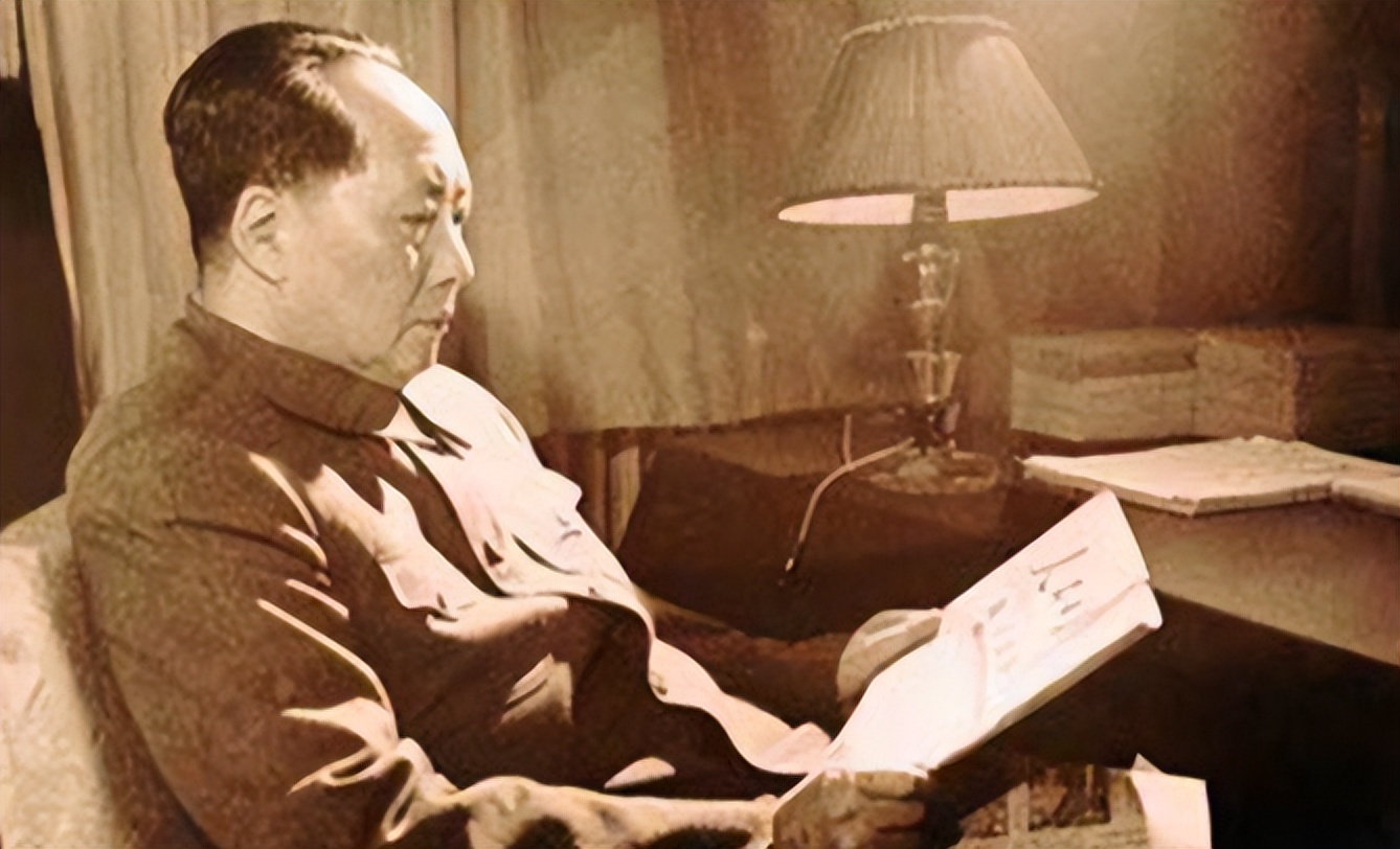 *先念李**抽雪茄，毛主席看了半天：有这么好的烟，怎么不早点拿出来