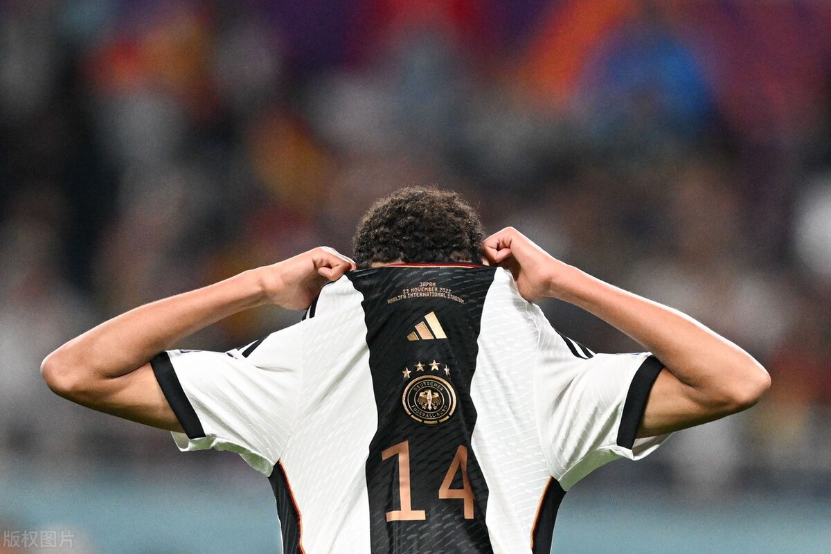 世界杯日本队2-1逆转胜德国冷门,2018年足球世界杯德国vs日本比赛