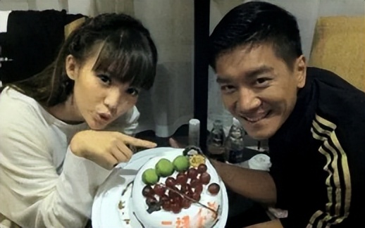 金晨被沈腾调侃,金晨穿衣吓坏沈腾