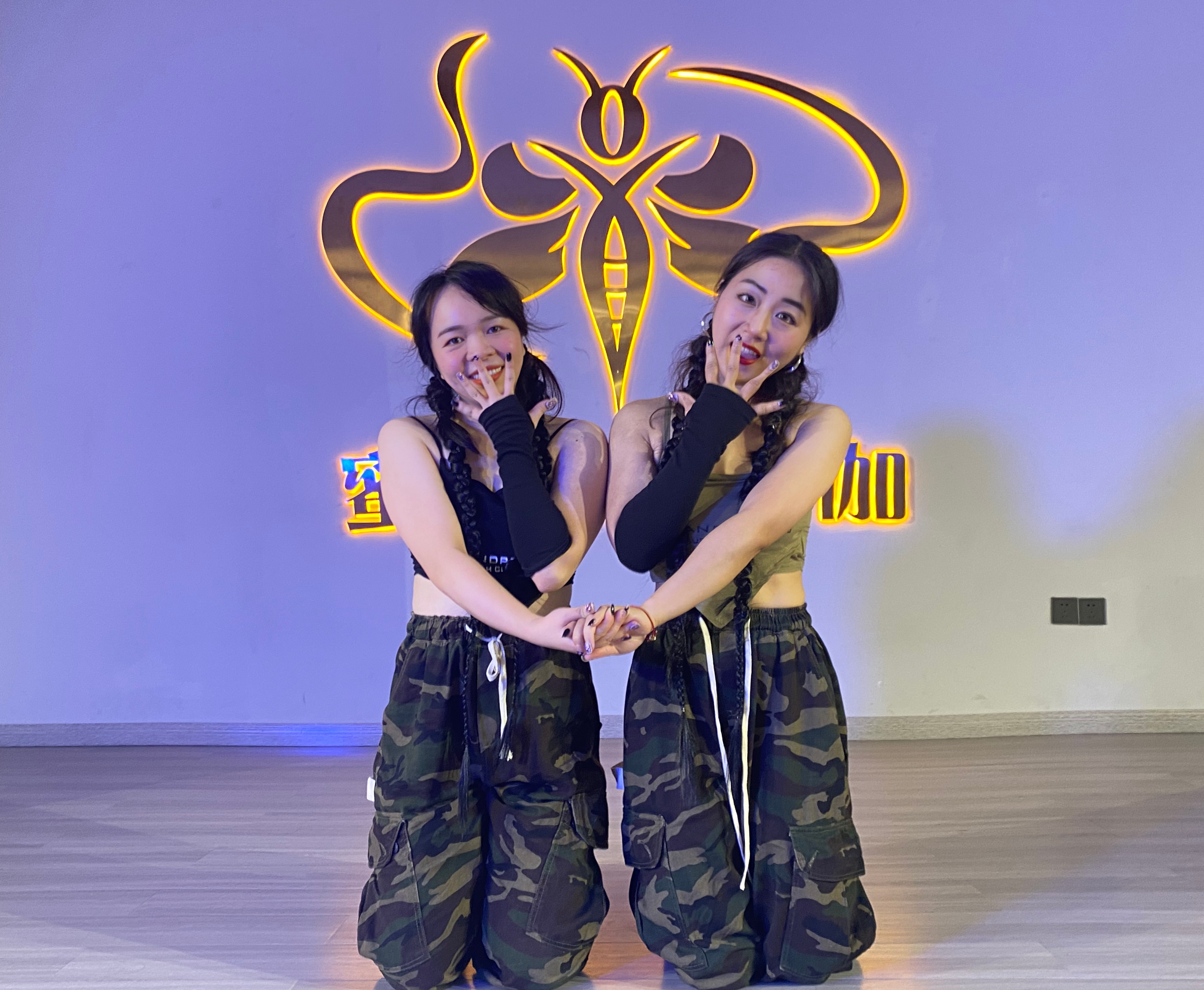 为了找“饭搭子”，她组了个近400人的群