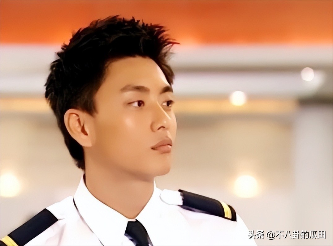 长相成熟棱角分明的帅气男星,年轻时最痞帅的明星男